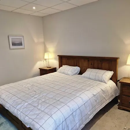 1 Chapel Lane House *
