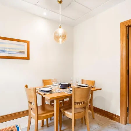 1 Chapel Lane House Apartment *