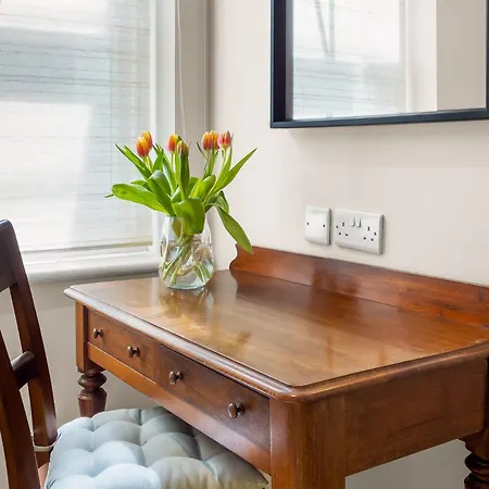 1 Chapel Lane House Apartment *