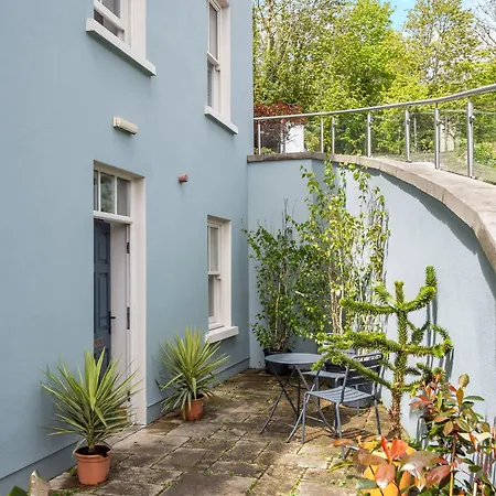 1 Chapel Lane House * Clifden